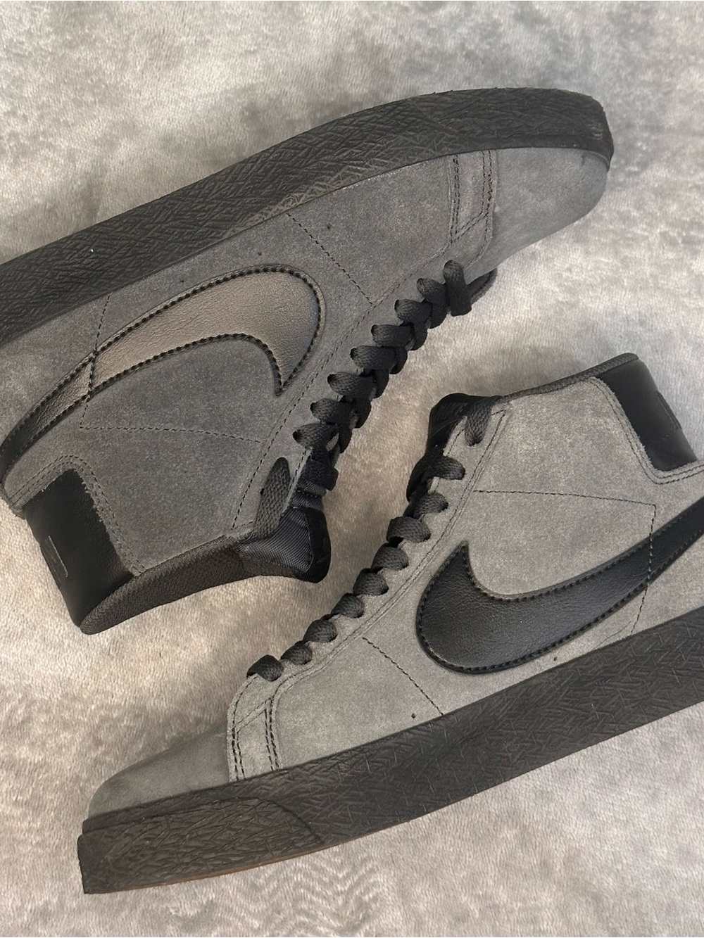 Nike Grey Suede Mid-Top SB Blazer Sneakers